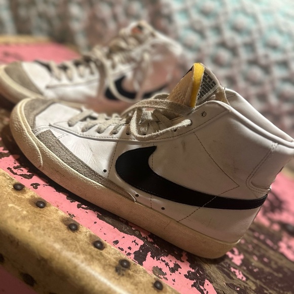 Well Loved White Nike Blazers men’s sz 8, Women’s 10 - Picture 3 of 7